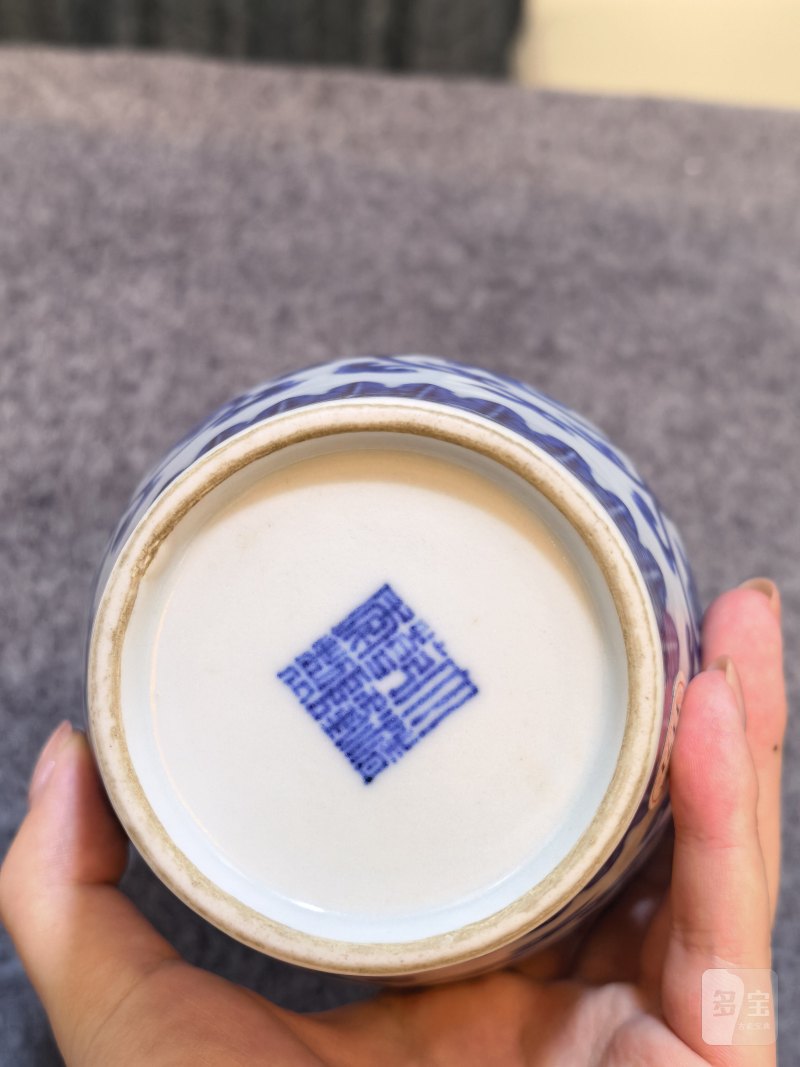 清乾隆 青花缠枝莲贯耳小瓶 - 图14